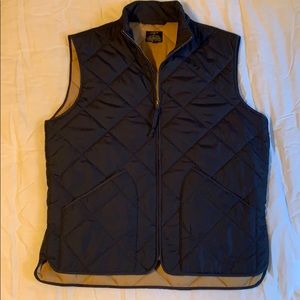 Men’s j.crew lightweight vest.